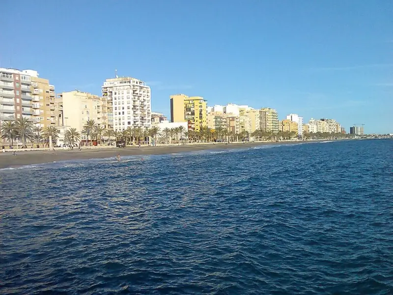 Playa del Zapillo y paseo marítimo