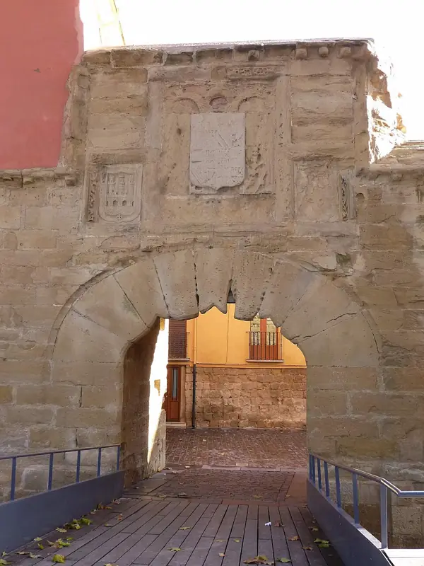 Puerta y Cubo del Revellín