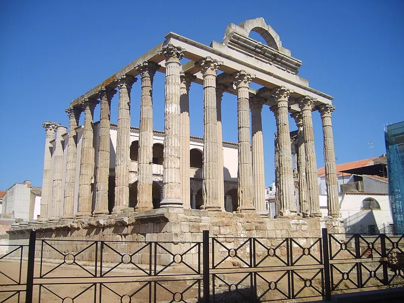 Temple de Diane et palais des Corbos