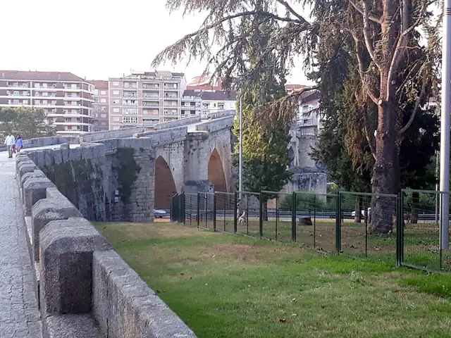 Ponte Vella sobre el Miño