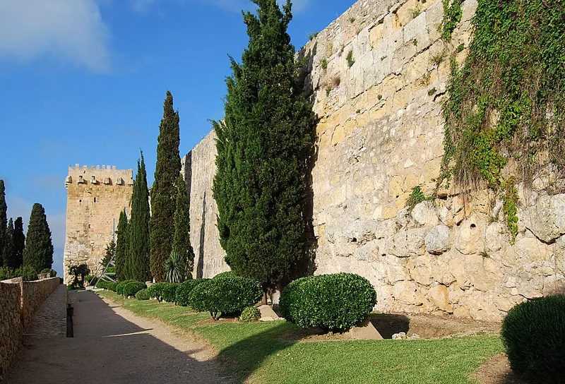 Murallas y Paseo Arqueológico