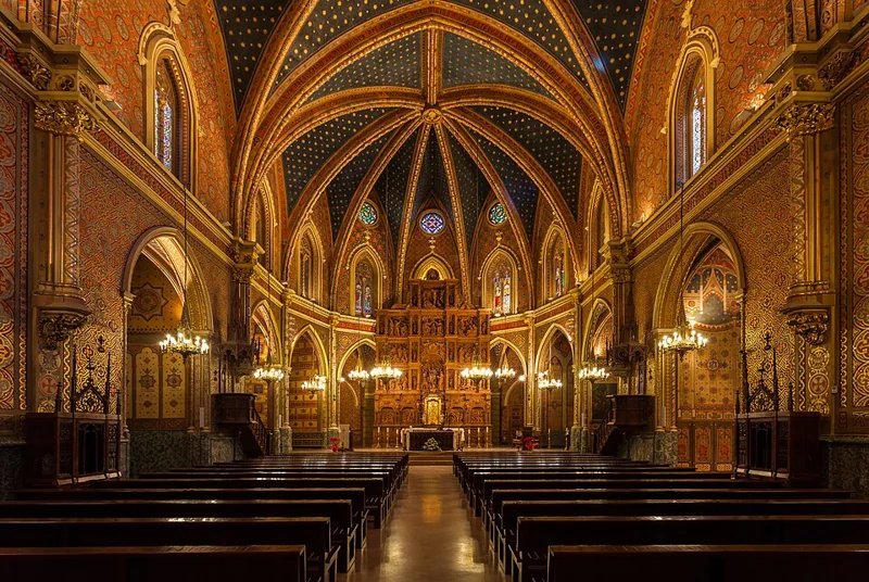 San Pedro y Mausoleo de los Amantes